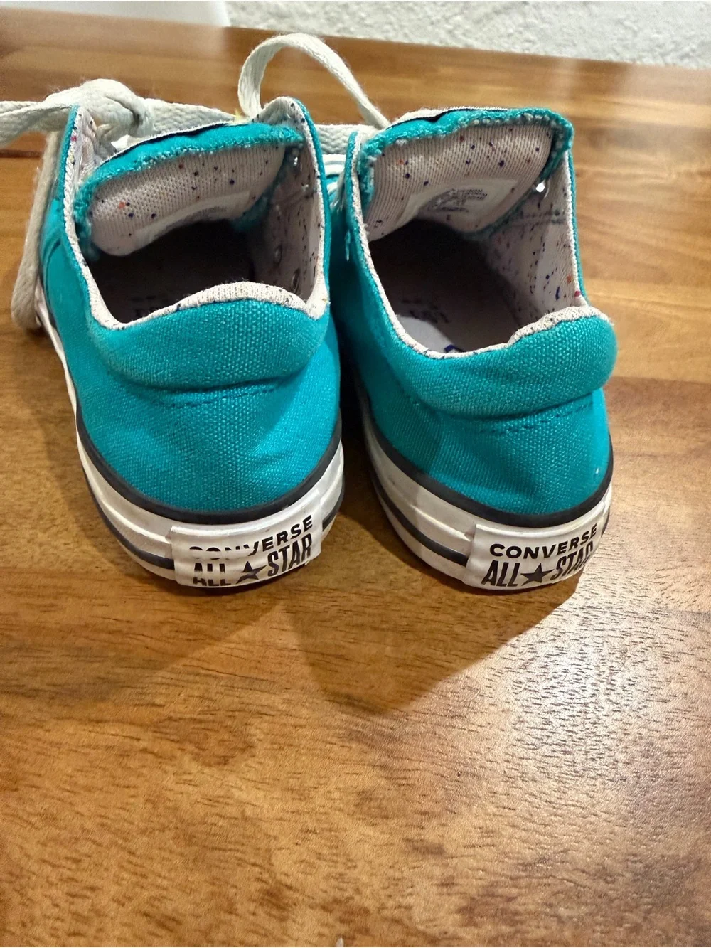 Converse Low Top Sneakers in Teal Blue w/ Confetti Accents Kid’s Size 1